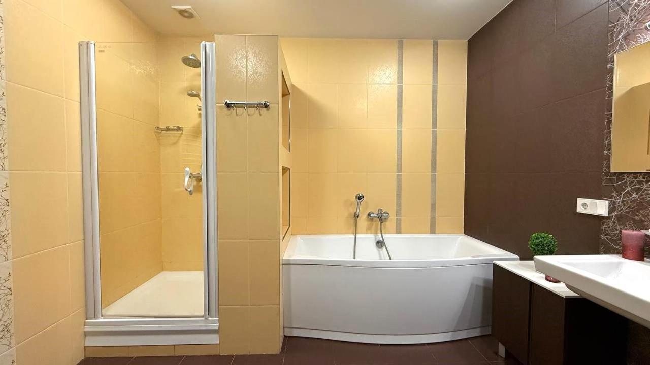 Bright House On 23 Serpnya خاركيف المظهر الخارجي الصورة